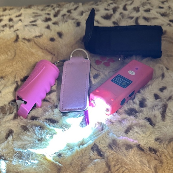 Pink Self-Defense Kit - Picture 3 of 5